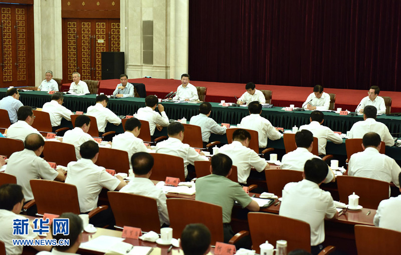 7月20日，中共中央总书记、国家主席、中央军委主席习近平在银川主持召开东西部扶贫协作座谈会并发表重要讲话。新华社记者 李 涛摄